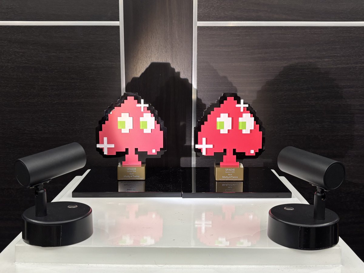 YO_9High's tweet image. 腕にSPADIEはっつけて頑張ってます❣️
壇上にアサインされて嬉しかった！トロフィーも可愛い❤️♤

#SPADIE
#ここから始まるボク達のポーカーライフ