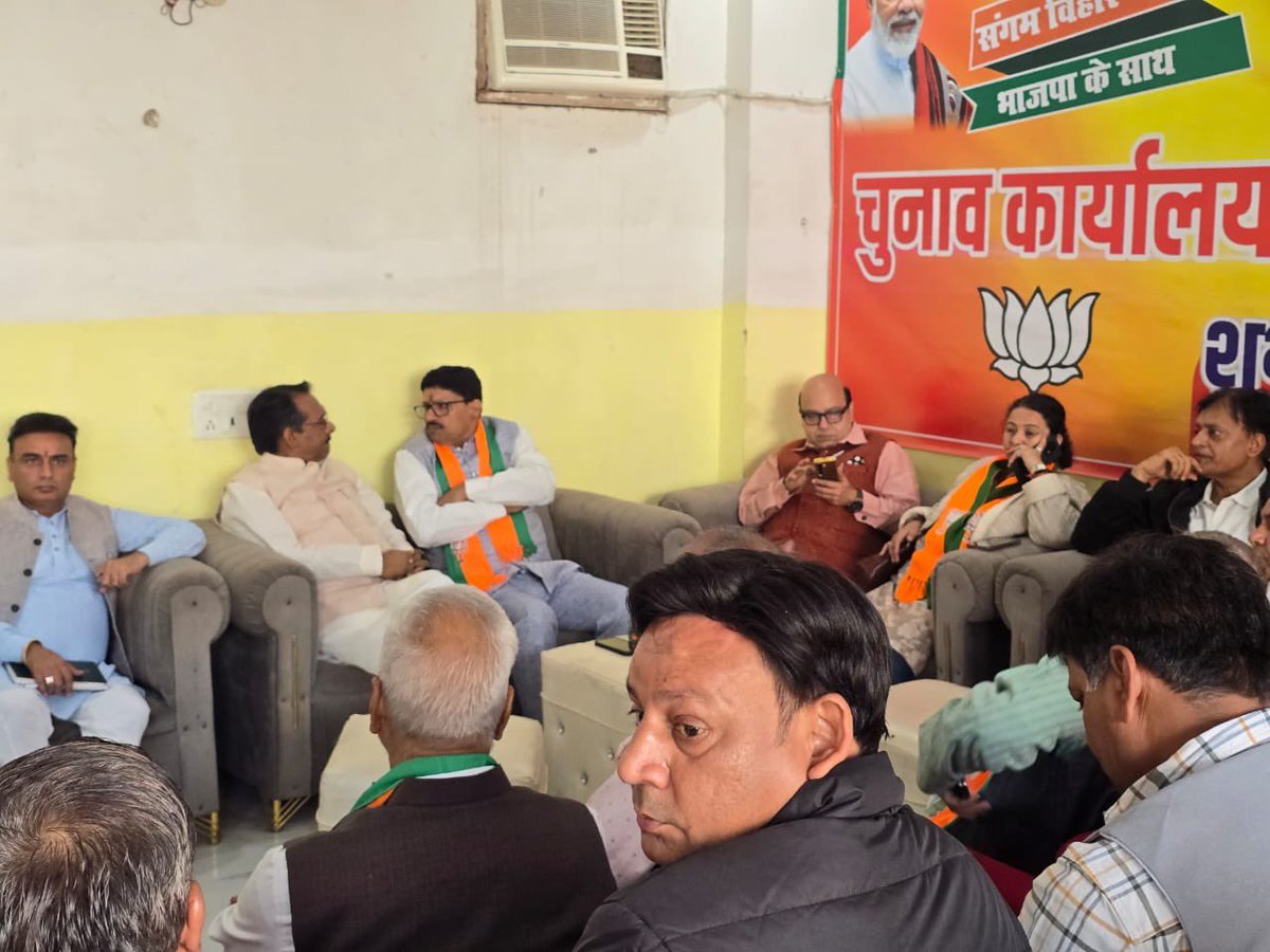 dineshpratapbjp's tweet image. आज संगम विहार (ए वार्ड) नगर निगम उपचुनाव हेतु गठित चुनाव संचालन समिति की महत्वपूर्ण संगठनात्मक बैठक में सम्मिलित हुआ।

माननीय सांसद पूर्वी दिल्ली एवं केंद्रीय राज्यमंत्री श्री @hdmalhotra जी की गरिमामयी उपस्थिति रही।
#BJP #Delhi #MCD #Election