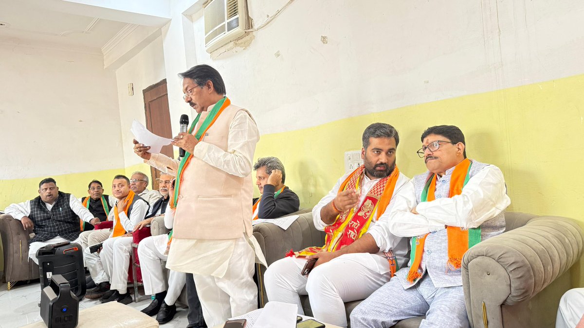 dineshpratapbjp's tweet image. आज संगम विहार (ए वार्ड) नगर निगम उपचुनाव हेतु गठित चुनाव संचालन समिति की महत्वपूर्ण संगठनात्मक बैठक में सम्मिलित हुआ।

माननीय सांसद पूर्वी दिल्ली एवं केंद्रीय राज्यमंत्री श्री @hdmalhotra जी की गरिमामयी उपस्थिति रही।
#BJP #Delhi #MCD #Election