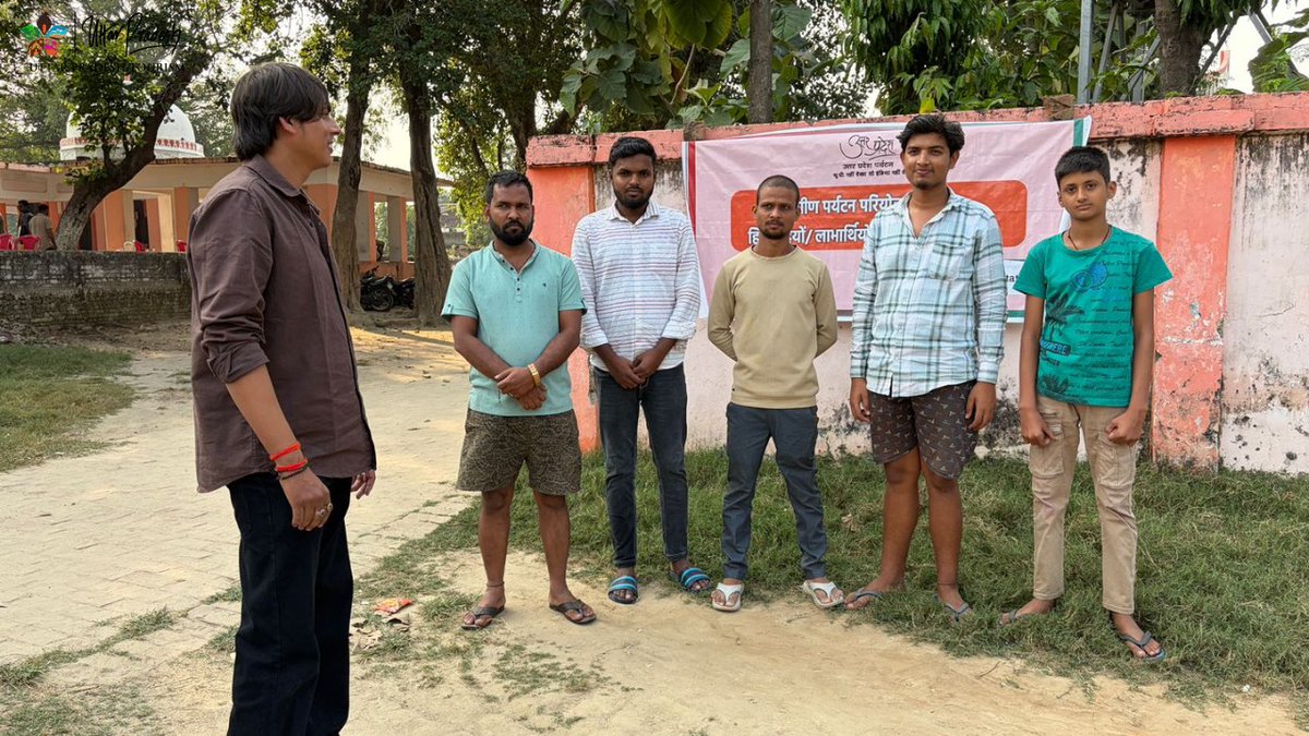 ChaukMafiUPTR's tweet photo. 🏸✨ Local Game Training in Chaukmafi
Reviving traditional games and passing them to the next generation.
Fun, learning, and culture—together in one field. 🌿🎯
#ChaukmafiVillage #LocalGames #RuralSports #CulturalExperience #UPTourism #CommunityLearning https://t.co/RWpnd9N40p