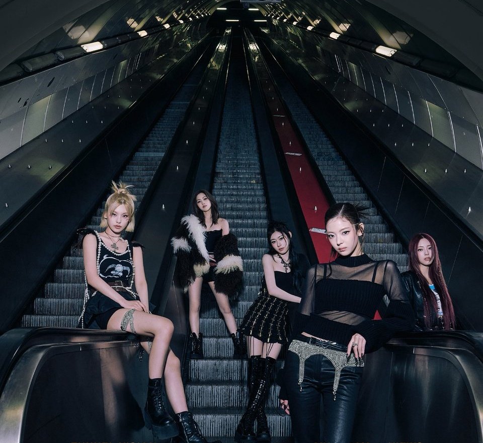 itzychartsdata's tweet image. ITZY now ties with Wanna One at 49 music show wins, becoming the #15 group with the most music show wins in K-pop History! 🎉

#TUNNELVISION1stWin #ITZY49thWin
#ITZY #있지 #ITZY_TUNNELVISION 
@ITZYofficial