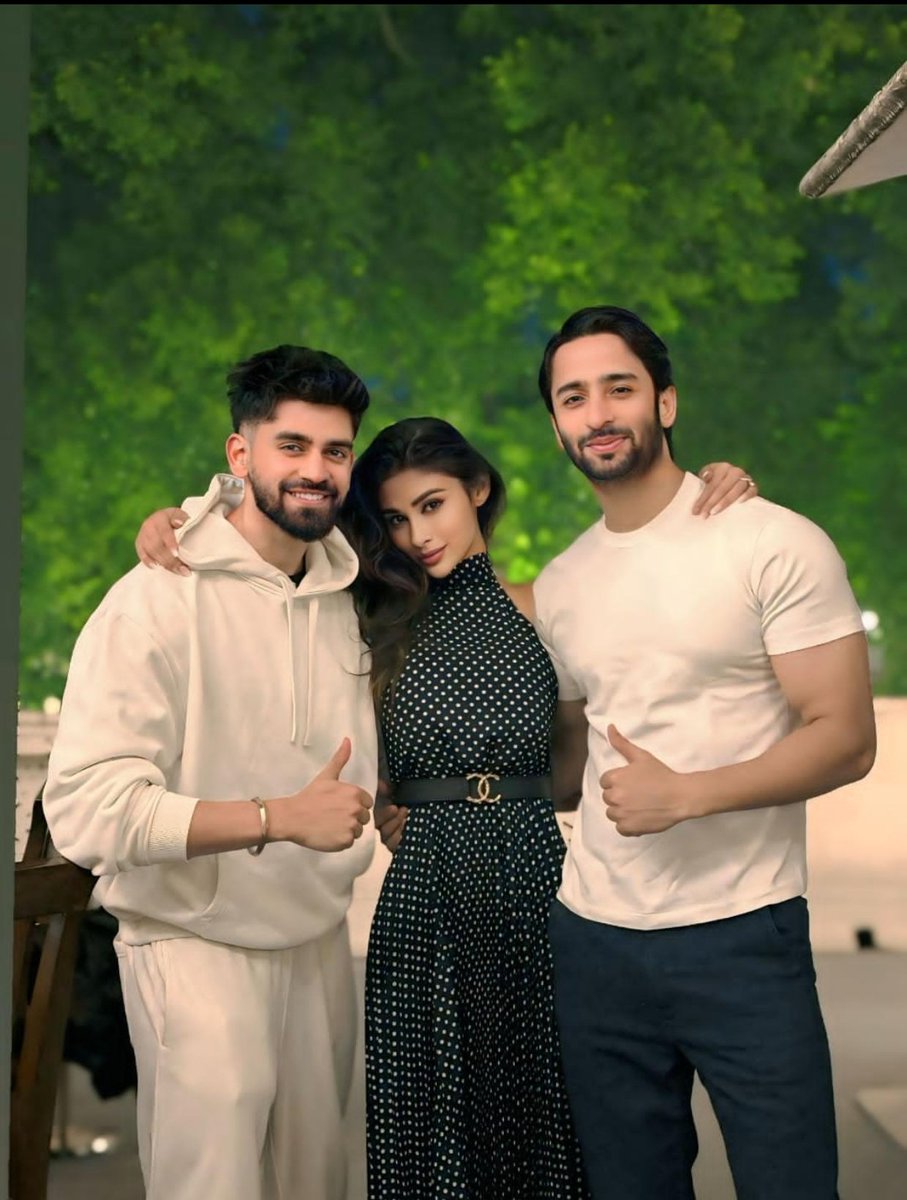 FcAvinashMishra's tweet image. What a view! ✨
This trio is pure perfection.

The manifestation Avinashians have been hoping for is finally taking shape enjoy the moment, fam! 💞
The excitement for #Hisaab just keeps getting higher! 🔥

•#AvinashMishra #MouniRoy• •#ShaheerSheikh #Avinashians•