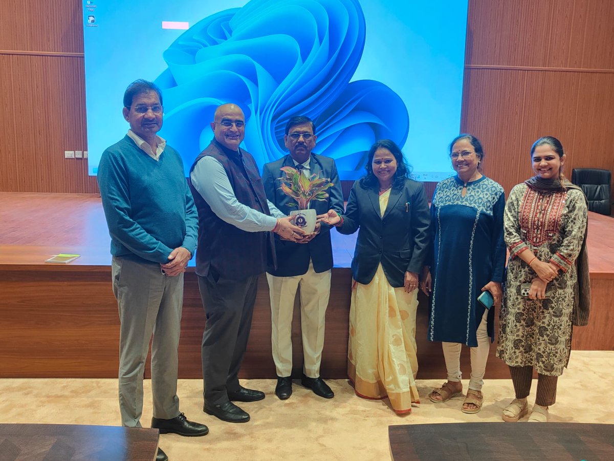 आज CGST ग़ाज़ियाबाद में “search, seizure, and prosecution” पर विशेष प्रशिक्षण सत्र का आयोजन किया गया जिसमें श्री लक्ष्य कुमार सिंह, विशेष सरकारी अभियोजक द्वारा प्रशिक्षण दिया गया। इस सत्र में आयुक्त श्री संजय लवानियाँ सहित सभी वरिष्ठ अधिकारियों एवं कर्मचारियों ने हिस्सा लिया।