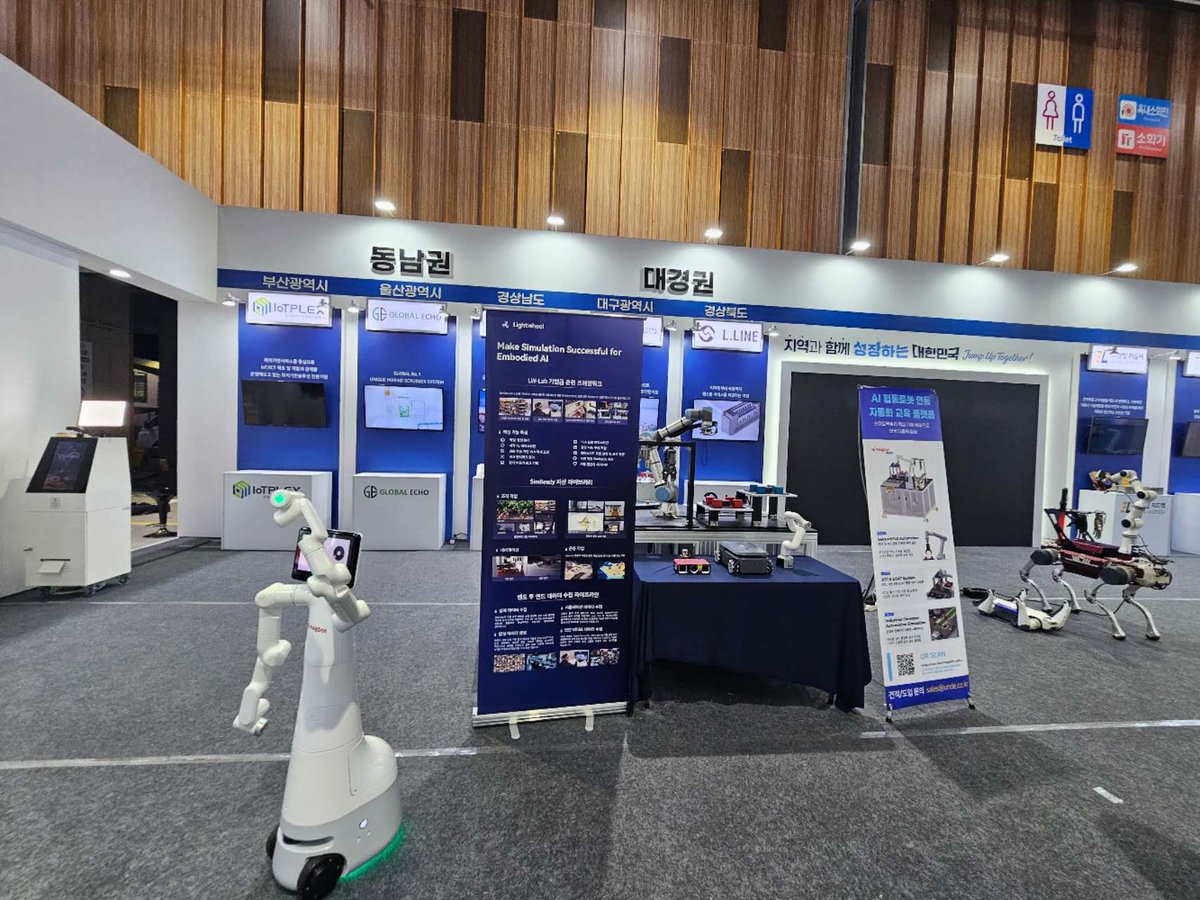 CobotMy's tweet image. A big thanks to #UND magbot for showcasing at #KBalance2025 in Seoul!✨

At Booth 14, visitors explored our wheeled #humanoidrobot #MercuryX1, the mobile robot #myAGV , and the 6-DOF robotic arm #myCobot280.

We&apos;re excited to keep bringing innovative robotics to global audiences!…
