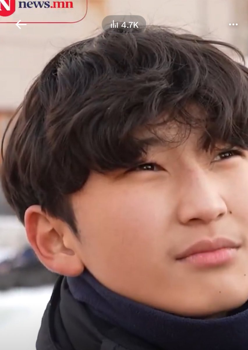 🇲🇳д  Их хааны алтадмал хөшөө байна.
Үйл хэрэг, ёс суртаруунаас нь сургадаг хүмүүжлийн сургалт-боловсролын бодлого байдаггүй.
Насанд хүрэгчид нь улстөрчид нь зөвхөн зураг, хөшөө шүтүүлж хэлбэрддэг гэдгийг шууд ИЛЧИЛСЭН ХӨВГҮҮД😎👍