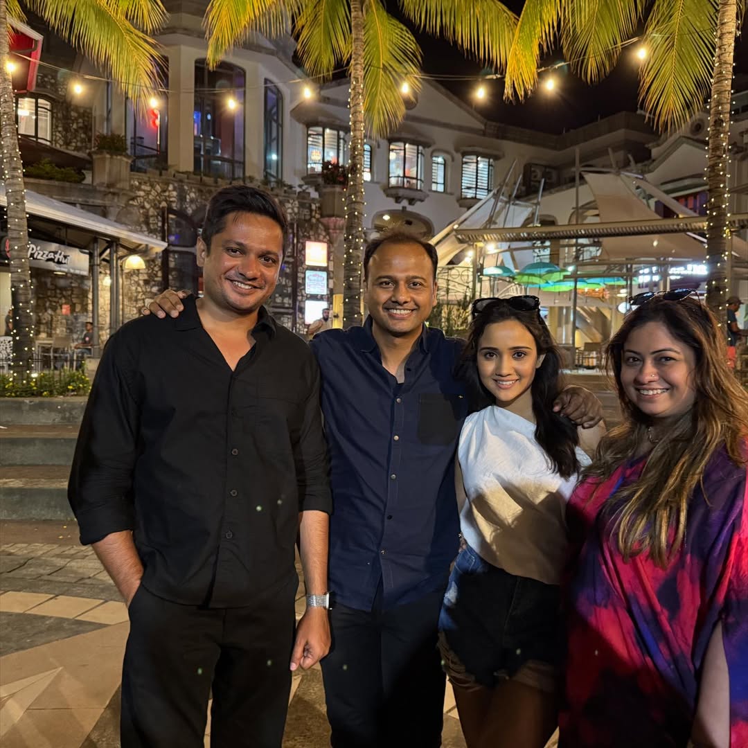 ashixlove12's tweet image. Team FC😍🔥
#FirstCopy #AshiSingh #MunawarFaruqui #FirstCopyS2