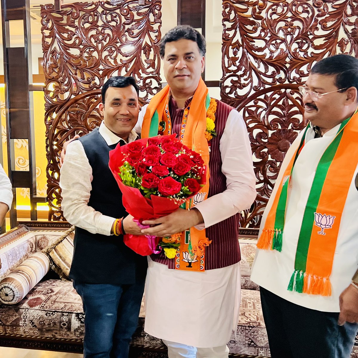 patelranjeet13's tweet image. आज संस्कारधानी जबलपुर में प्रवास पर पधारे भाजपा प्रदेश महामंत्री एवं जबलपुर संभाग प्रभारी अग्रज श्री @RahulKothariBJP जी का भाजपा कार्यालय में आत्मीय अभिनंदन कर सौजन्य भेंट की।
@BJP4MP