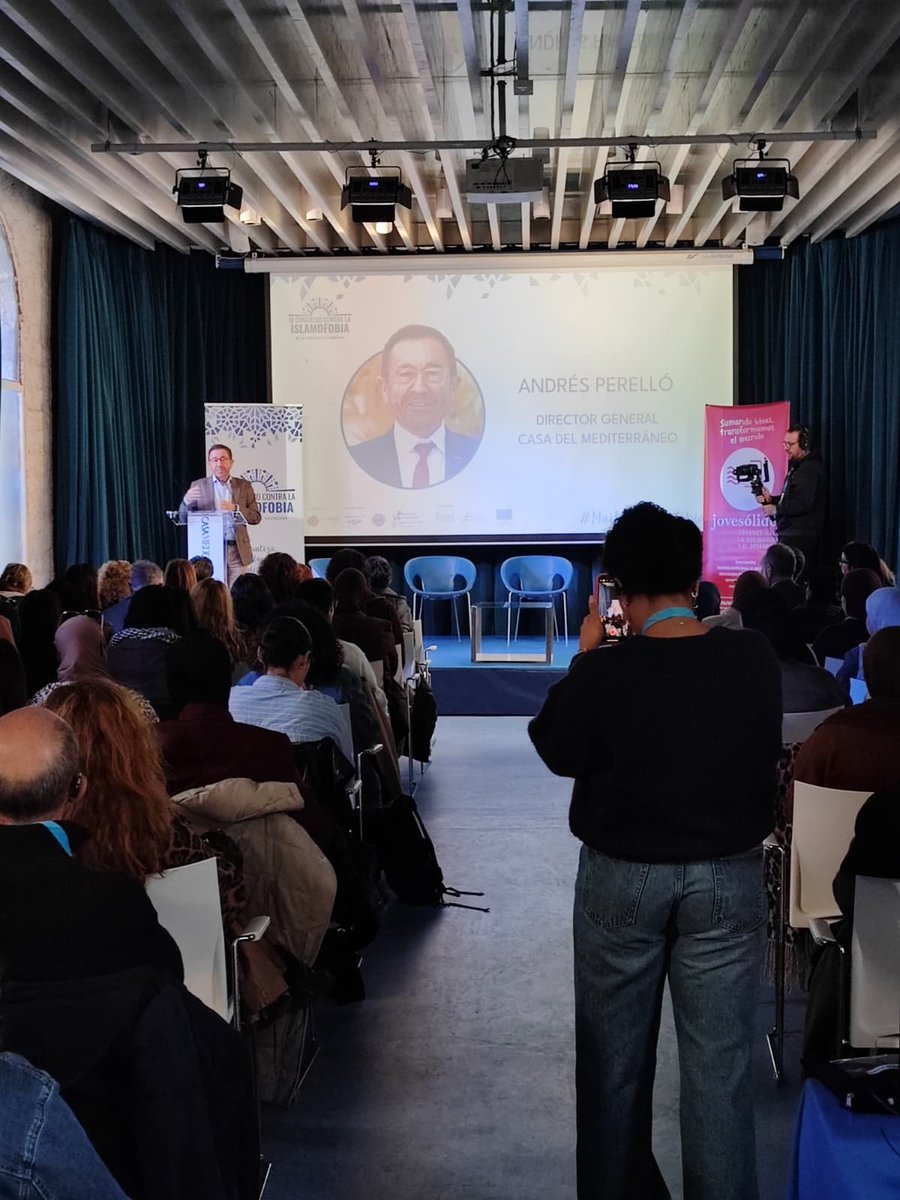 Arranca el III Congreso contra la Islamofobia. 

La sala llena confirma la necesidad de este espacio: más de 200 personas y más de 50 entidades reunidas hoy en #Alicante para afrontar uno de los retos democráticos más urgentes.

Es un día muy especial que llevamos meses