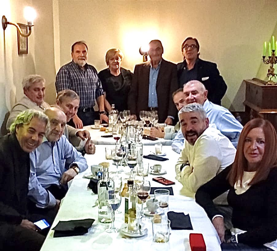 Muchas gracias, Eduardo. Fue un placer pasar un rato juntos y poder hablar con total libertad y respeto dentro de las ideas de cada uno, como hacemos en Minuto 32 en La8 Zaragoza TV. Faltaron por viajes o compromisos previos tres compañeros pero los tuvimos presentes en la mesa.