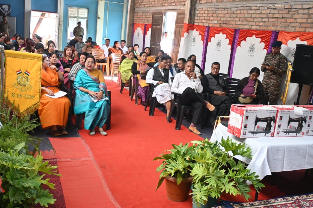 Crpf32's tweet image. 32 Bn, #CRPF held a #CivicActionProgramme at MGM Club, #Imphal today. DIG H. Premjit Meitei distributed certificates and handed over sewing machines after a 15-day sewing course. He reaffirmed CRPF’s commitment to community welfare. The initiative was well appreciated by locals.