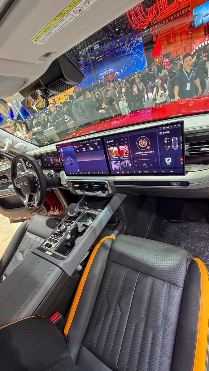 This is the BAIC BJ40e, a range-extended electric vehicle that uses a 1.5-litre turbo petrol engine with 2 electric motors(one on each axle). The petrol engine works as a generator for the electric motors and in total, you get 403kW and 655nm of torque. It is claimed to get