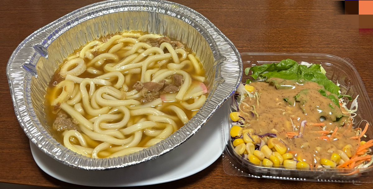みんな〜こんばんは🌙* :ﾟ
お風呂から上がったよー🛀

今日は。
カレーうどん、コーンサラダ🌽🥗

それでは*˙︶˙*)ﾉ"
麦茶でかんぱーい(*･∀-)db(-ω･*)