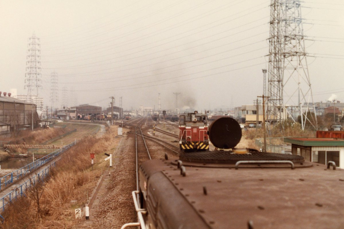 昔はよかった。事前予約不要、無料で人出もそこそこ。運転台添乗も並べばＯＫ。今ではこんなイベントないですよね。
りんかいフェア　1986.3.22