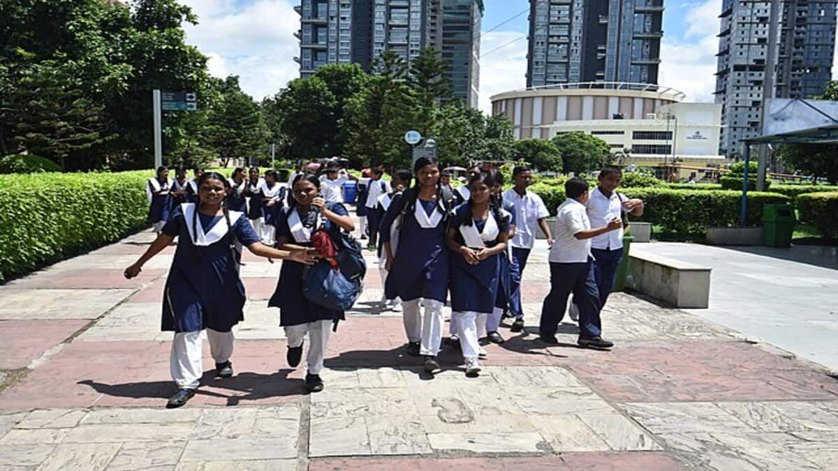 careers360's tweet image. Bihar Board issues Class 10, 12 dummy admit cards; opens correction facility till November 27

#BiharBoard
#BSEBdummyadmitcards
#Class10
#Class12
#Biharboardexams2026

... Read more at: buff.ly/0irVgO2