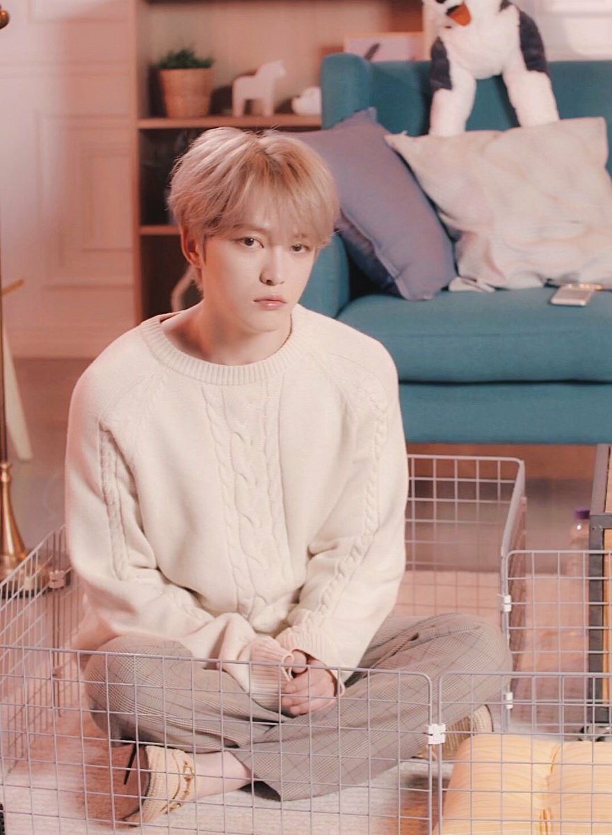 왹쭝이: 
믹키가 “ㅋㅋ 야 외계인. 니네집 들어가” 하고 가둬놓으면 
유노올때까지 세시간이고 네시간이고 멀뚱히 앉아있음