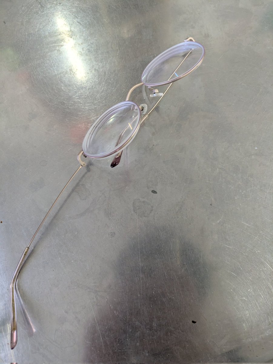 puropera44's tweet image. 別にメガネ壊されることはある程度しょうがないとは思ってるんですが、患者さんの貴重品になると病棟総出で大騒ぎして報告書も書かされるのに、看護師の貴重品になると「まぁそれは…ｽﾝ」みたいになるのが気に入らないんですよね