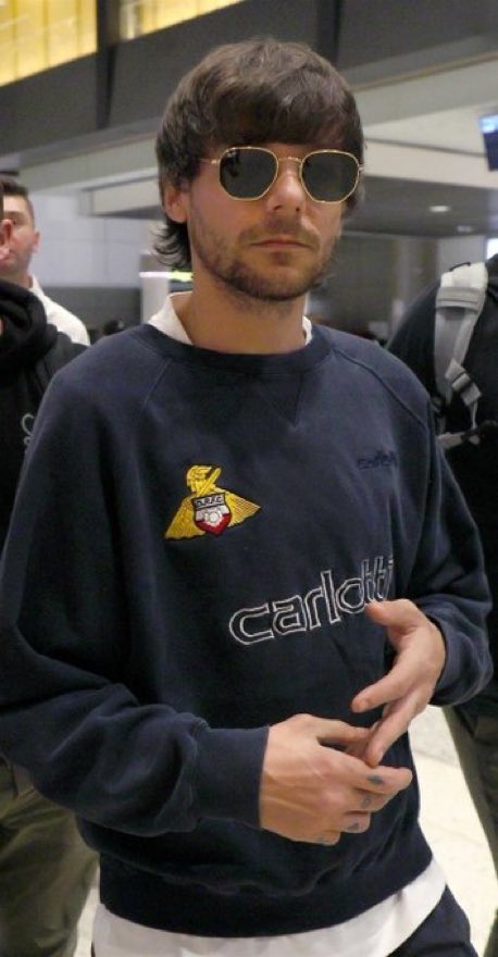 SiobhanAnne04's tweet image. This man wears a wedding ring in private and nobody can convince me otherwise