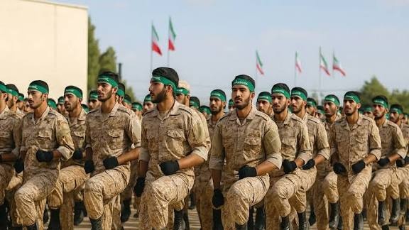 بسیجی کسی است که برای خدا می‌آید، بی‌نام و بی‌ادعا می‌جنگد و از هیچ دشواری نمی‌ترسد؛ 
این همان سرمایه بزرگ انقلاب است.
#سنگر_خدمت
#بسیج_مردم