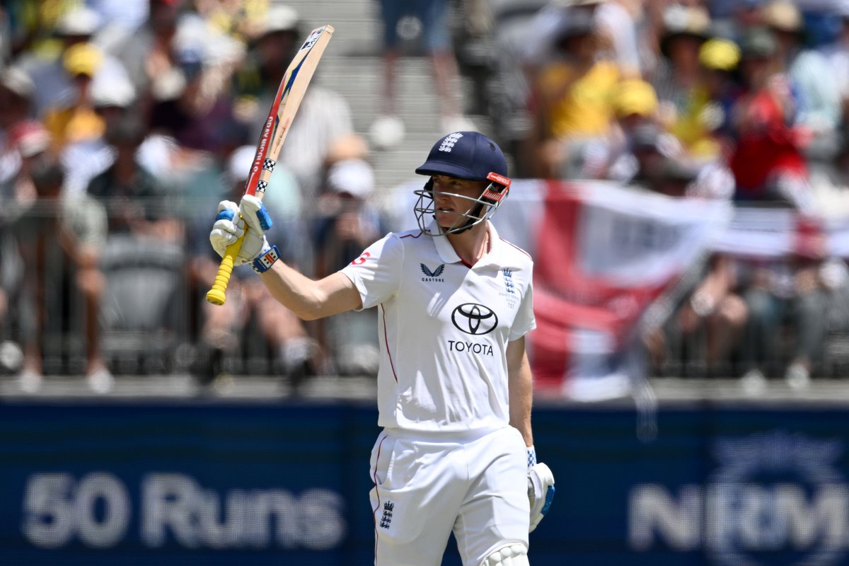 First Ashes tour down under, first fifty 👊 

Harry Brook standing tall on a chaotic opening day 🦁