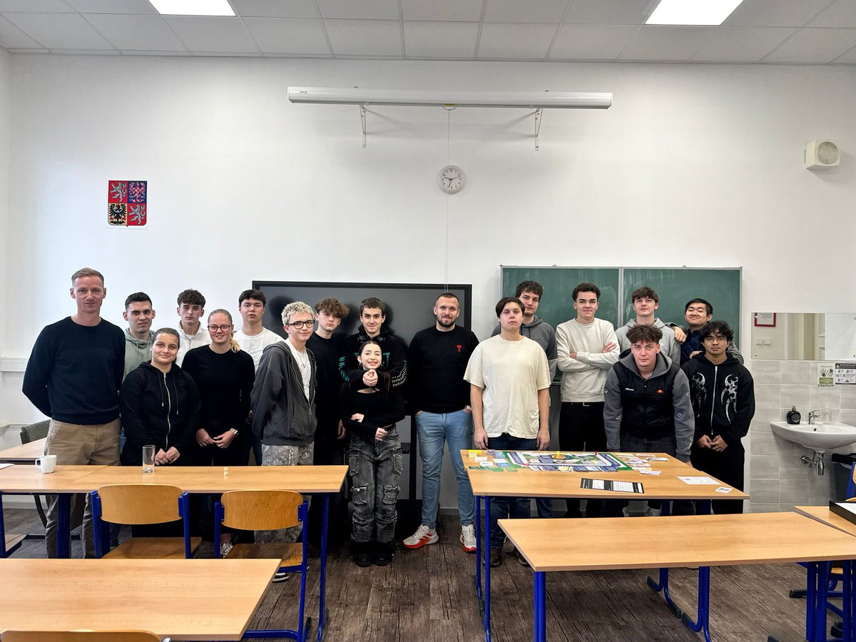 Ve spolupráci s <a href="/generaliceska/">Generali Česká pojišťovna</a> a Michalem Stratilem jsme rozjeli projekt zaměřený na finanční gramotnost pro mladé. Dneska jsem díky tomu měl možnost udělat  první přednášku na Střední škole obchodní Belgická.

Finanční gramotnost je podle mě jedna z nejdůležitějších věcí, které