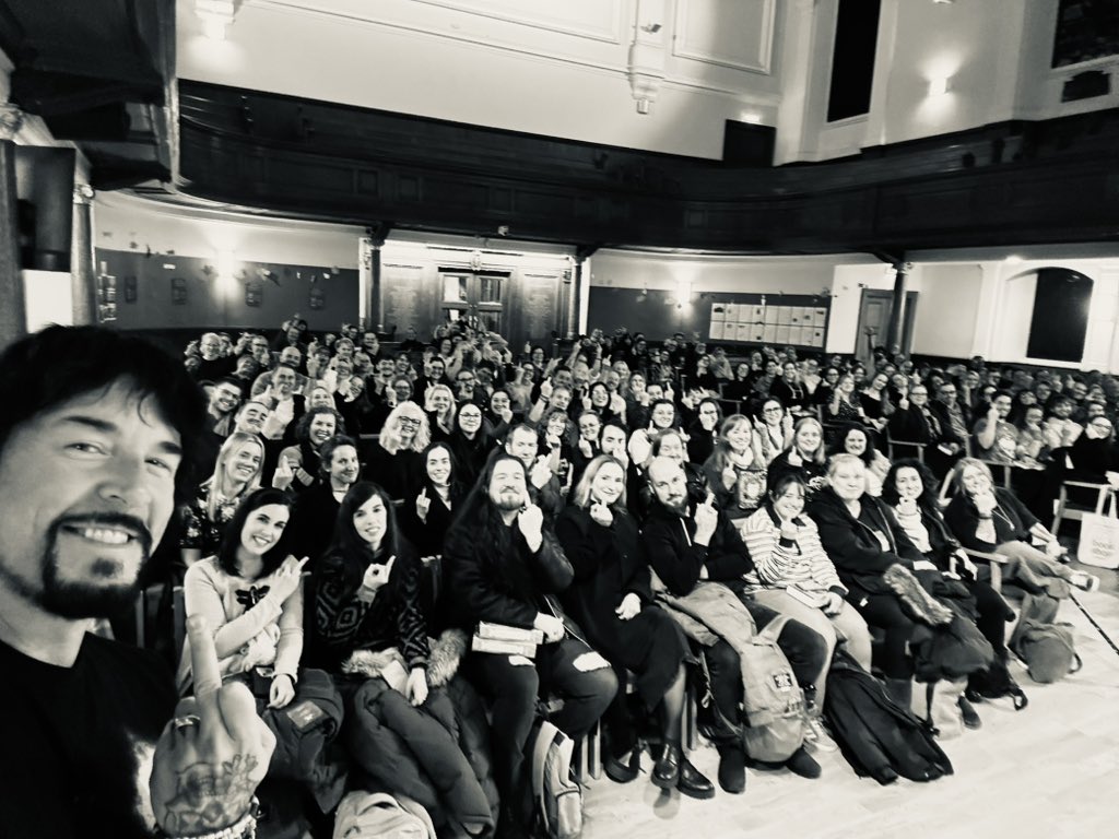 Final night of an incredible EMPIRE OF THE DAWN tour. Thanks for being amazing, Edinburgh 

Sláinte 🖤⚔️🦇