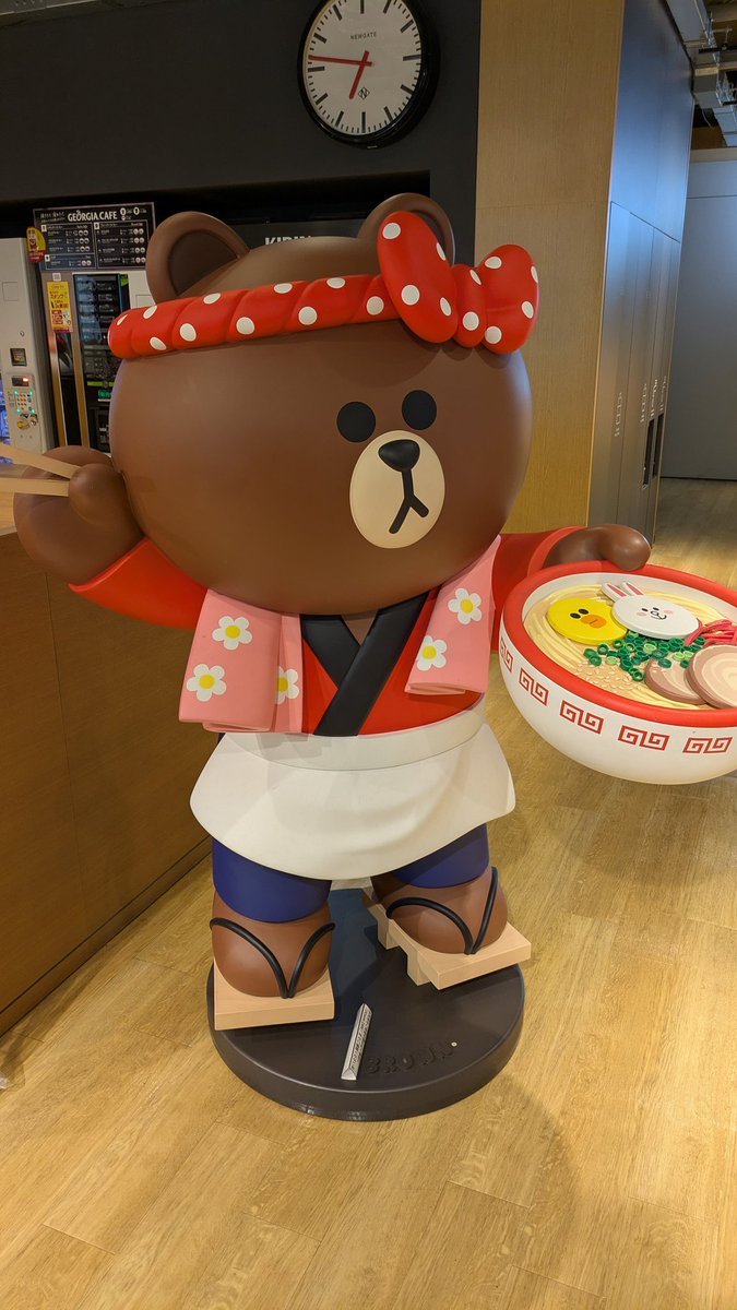 takanory's tweet image. Python Meetup FukuokaでLINEヤフーに潜入！ラーメン持ってるのかわいい #pythonfukuoka