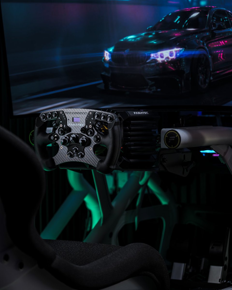 fanatec's tweet image. Ready to race the weekend away 🌃

☸️ ClubSport Formula V2.5 Steering Wheel