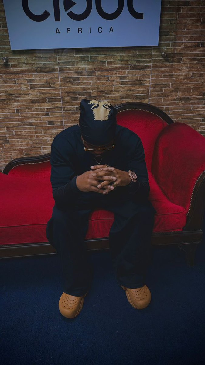 larebison's tweet image. Shared my journey, my sound, and my vision with @cloutafrica
-
Here for a long ride 🦬

#gocrazy #fyp