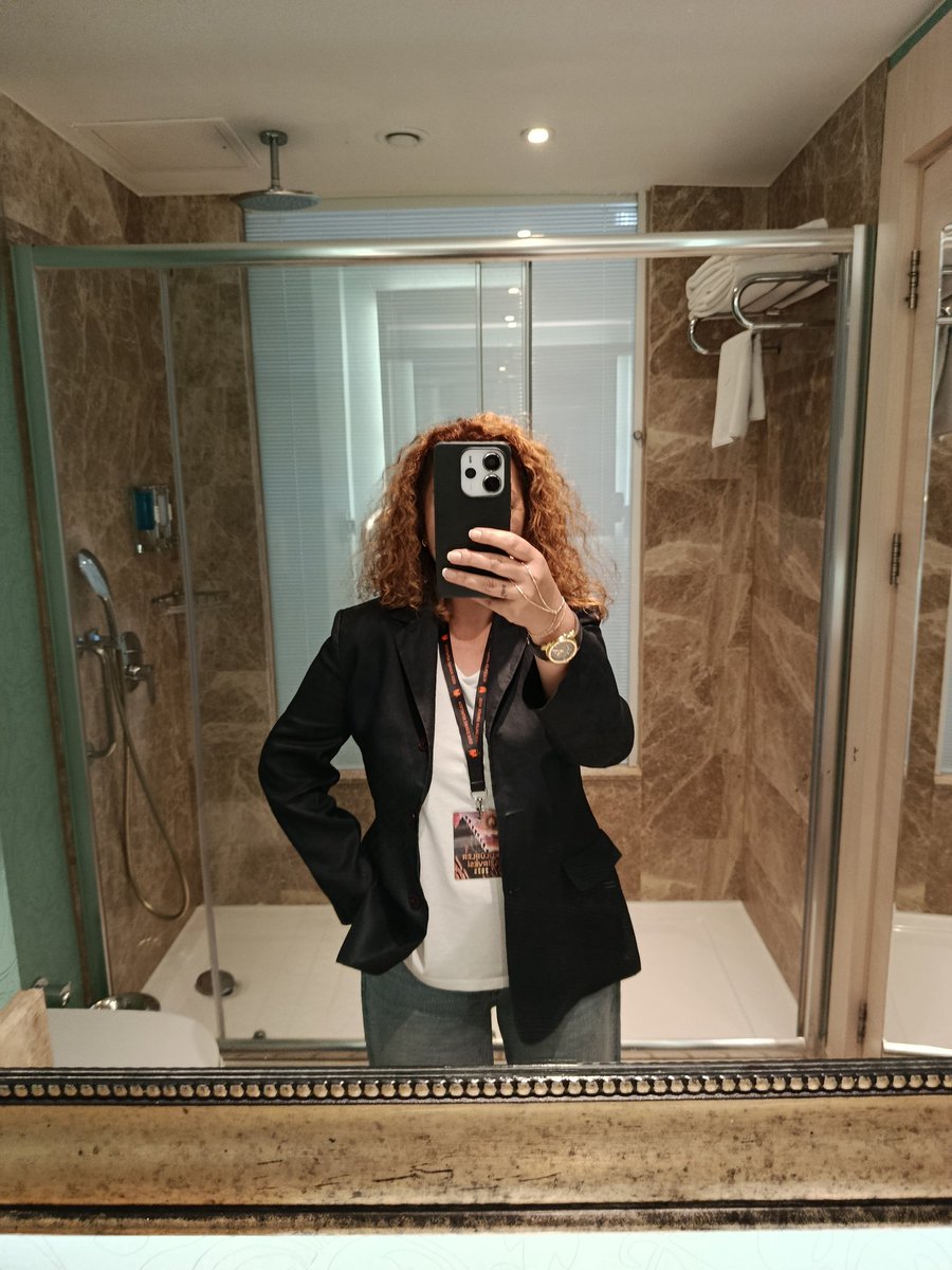 Ben ve saçlarım yine bir eğitime geldik 😎