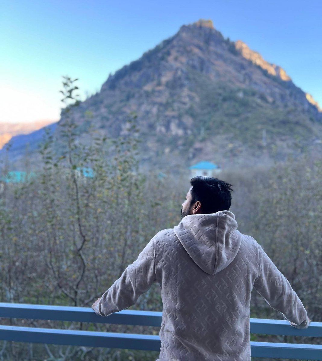 ManjeetGoswami_'s tweet image. आज की सुबह मनाली की वादियों में l
#manali #himanchal