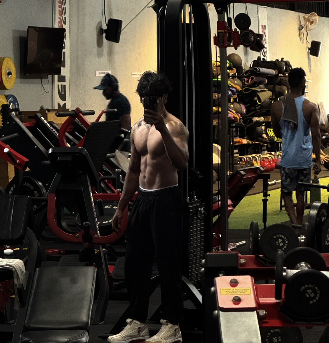 axbixh's tweet image. Getting a lil fat but trust the process