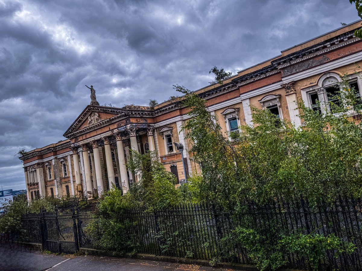 sheenz_m_'s tweet image. #AlphabetChallenge #WeekUforUnloved 
Crumlin Road Courthouse - another beautiful building abandoned to decay 😡