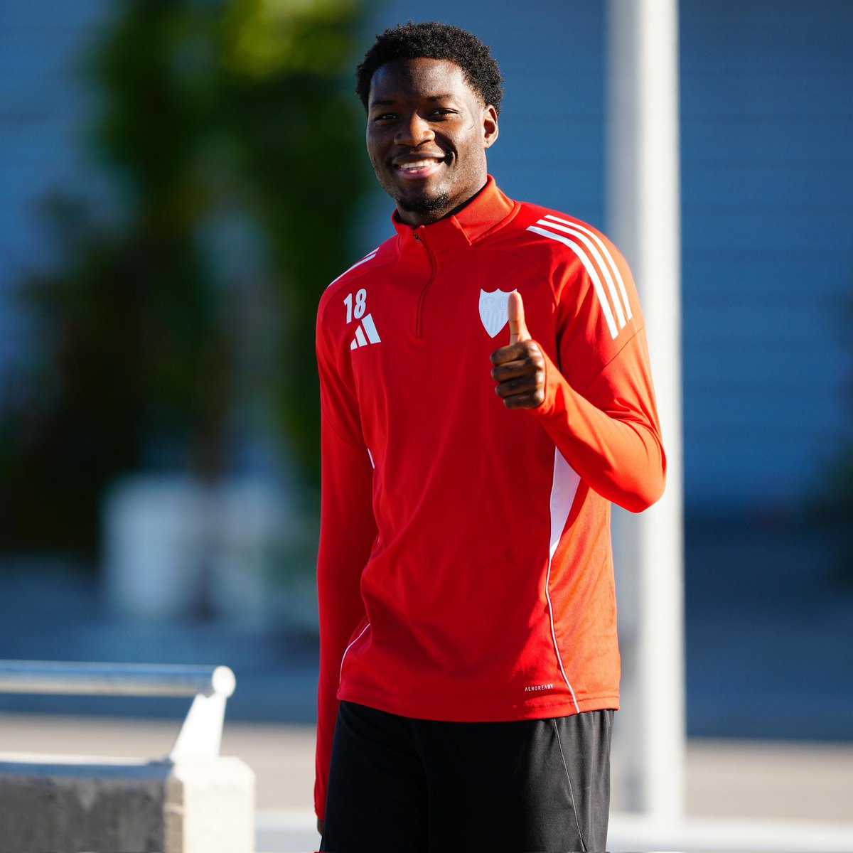 TheAnalyzerSFC_'s tweet image. Vuelven a entrenar Isaac Romero, Agoumé, Cardoso y Alexis Sánchez.

#SevillaFC