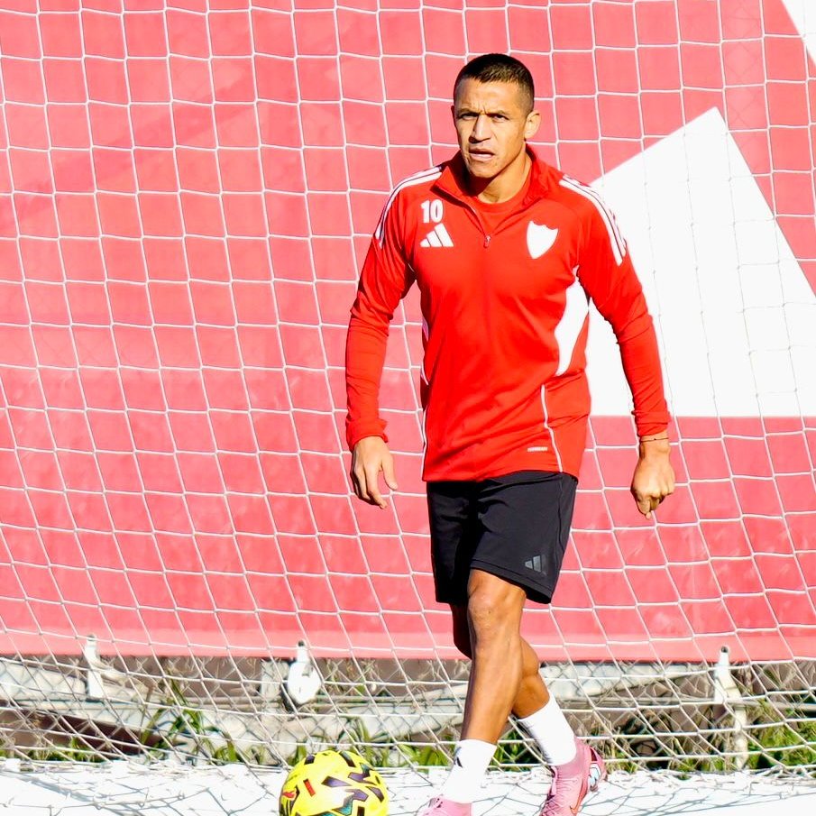 TheAnalyzerSFC_'s tweet image. Vuelven a entrenar Isaac Romero, Agoumé, Cardoso y Alexis Sánchez.

#SevillaFC