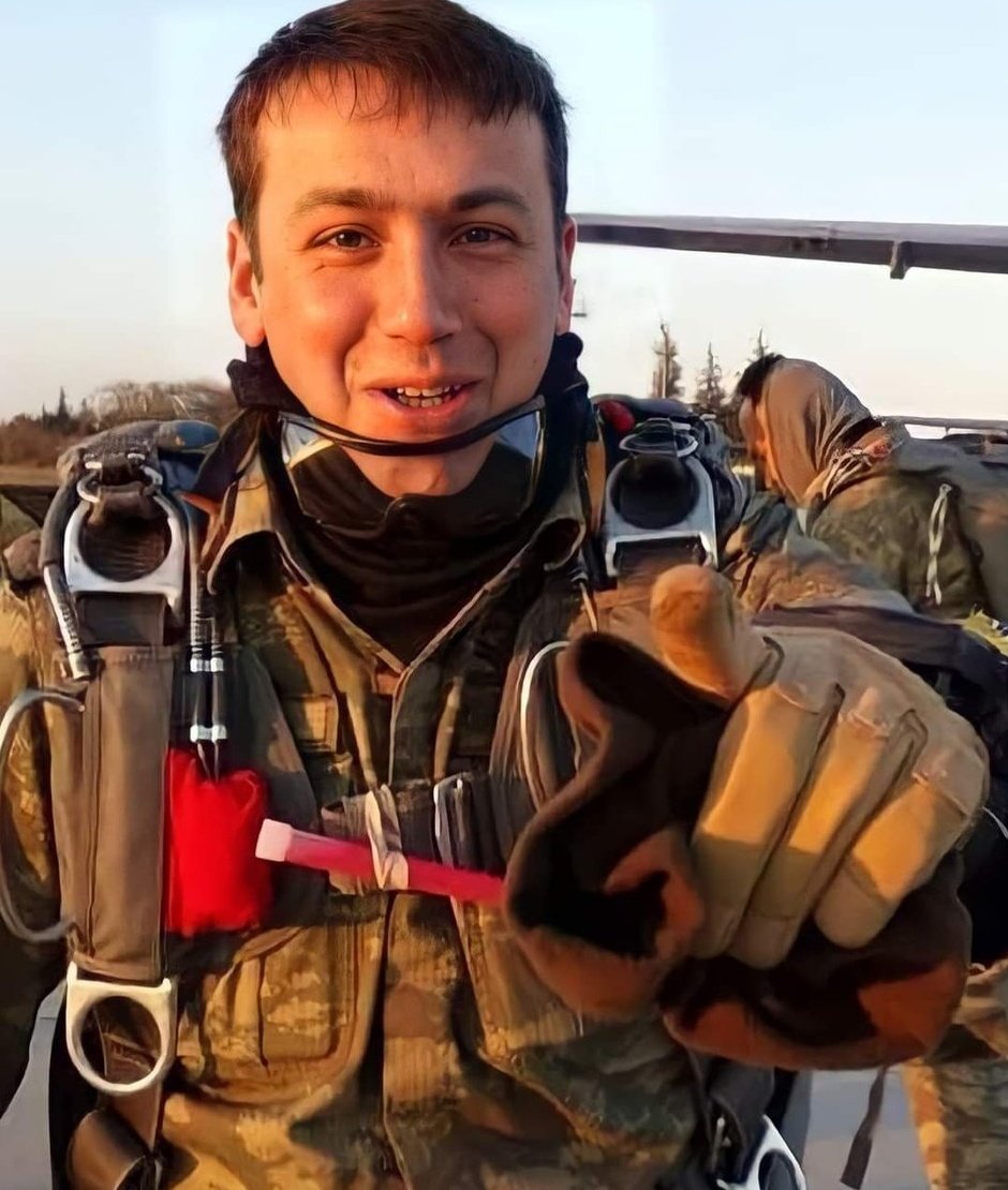 Şehit Bordo Bereli Üsteğmen Enes Demir, 2016 yılında Sur'da kahpece şehit edilmişti...

Unuttunuz mu?