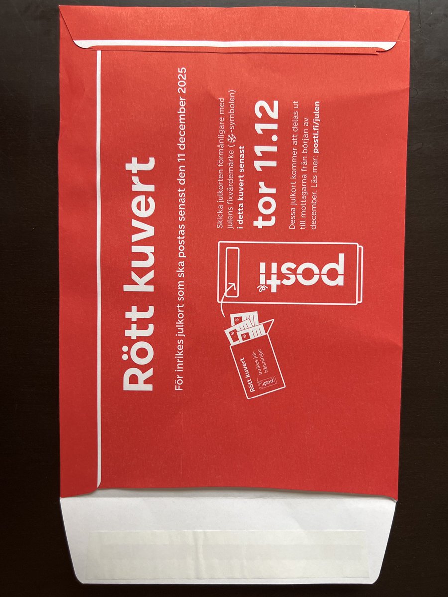Оказалось, в Финляндии есть специальный красный конверт для рождественских открыток.
Кладёшь свои открытки внутрь, кидаешь в ящик до 11.12 – и Posti сама разнесёт всё по адресам перед Рождеством.
Новая страна – новые традиции. Удивляюсь каждый день. 🎄📮