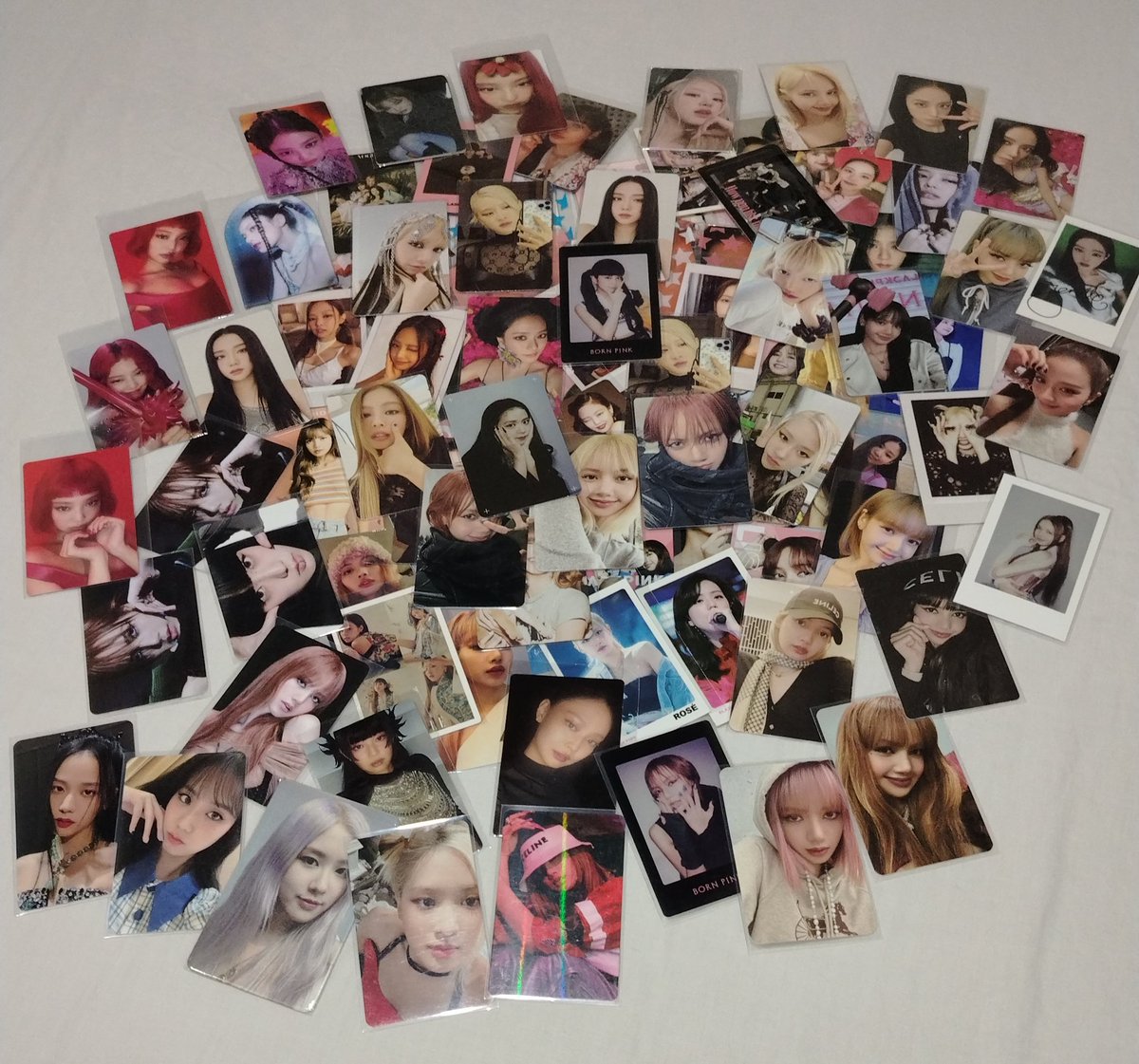 📌 BLACKPINK DEADLINE IN BULACAN FREEBIES (DAY 1 &amp; DAY 2)

70 pcs official photocards (mostly born pink) ✅ 
20 pcs fanmade photocards ✅
+ random official stickers from merch ✅
+ random pink venom badge ✅

ubusin nyo lahat yan ha!!! see youuu 🫶🏼

#DEADLINE_IN_BULACAN