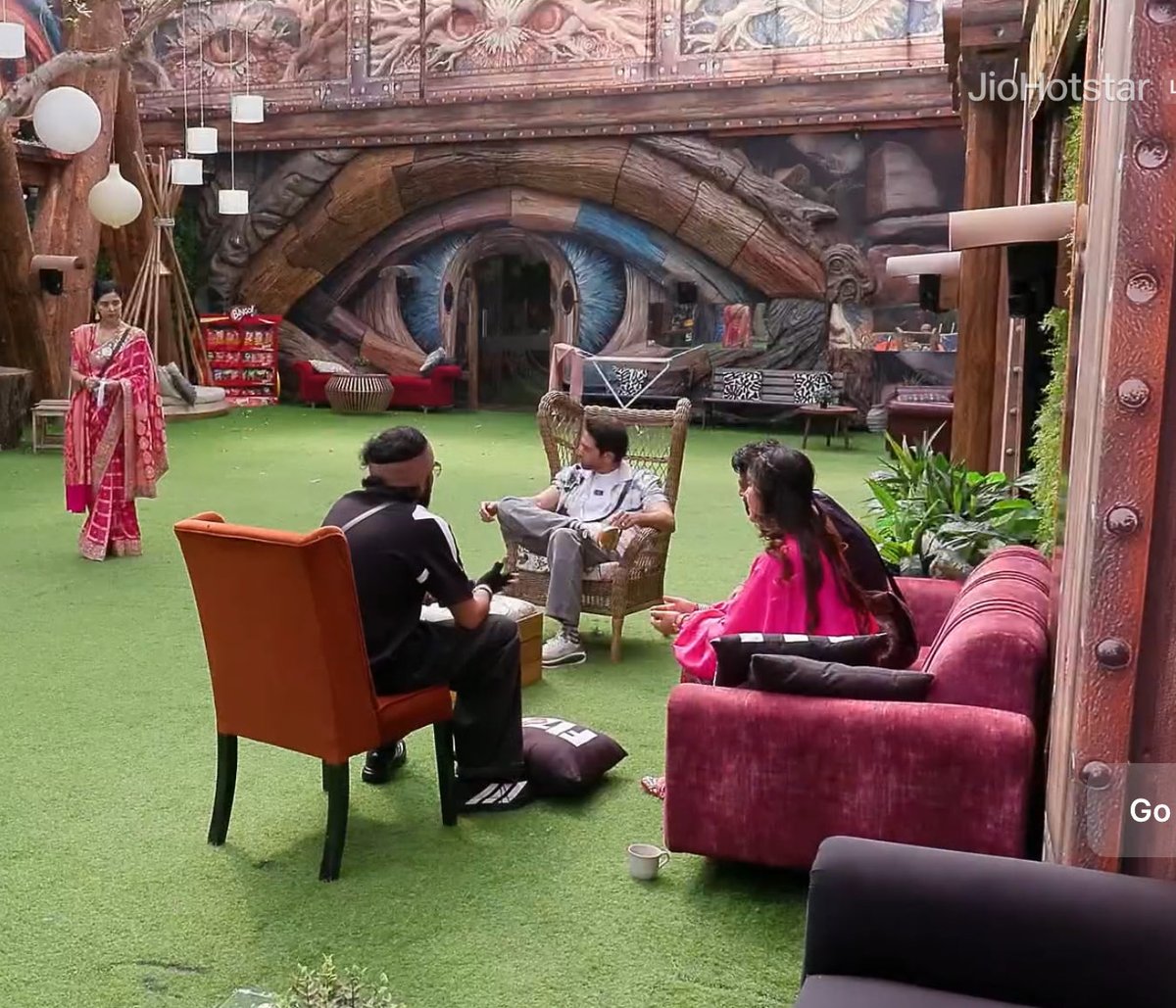 SatyavadiLadki's tweet image. Amaal - thek hai tu Tanna?
Aur bol dia kar mai nahi karugi chopping duty
Tanya - han thek hu
Amal - Kunica ko smajh nai aata hai abhi bhai ko jake 10 seconds nahi hoa aur chopping duty karwana chahti hai let Tanya have her recovery time yar 

Tanya - thanks aap sabko mere lie…