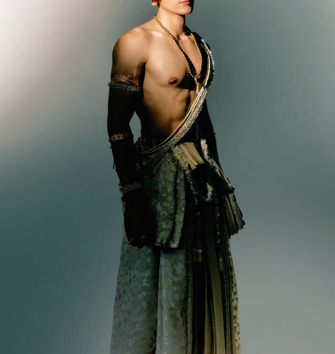 ❝เดินขาลากแบบนี้สงสัยหวีหนูคงจะหนัก สนใจให้พี่หิ้วช่วยมั้ยจ๊ะพ่อตานีน้อย❞

            ▪SONGKRAM▪
— 𝗦𝗲𝗿𝘃𝗶𝗰𝗲 : NC
— 𝗪𝗮𝗻𝘁 : UKE
— 𝗧𝗶𝗺𝗲 : DEAL DATE WITH BEAUTY 

(+ชายหนุ่มกลัดมันในยามดึกกับผีตานีในดงป่ากล้วย)

#อสูรโฮสต์
<a href="/THEBEASTXHOST/">𝑻𝑯𝑬 𝑩𝑬𝑨𝑺𝑻 🥀</a>