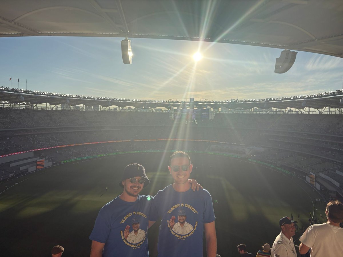 ChertseyCC's tweet photo. Day 1... Done. ๐
๐ธ Hugh and Lloydy
๐ Optus Stadium, Perth
#theashes #ashesrepresent #oneccc #longwaytogo https://t.co/nlidrQXU1x