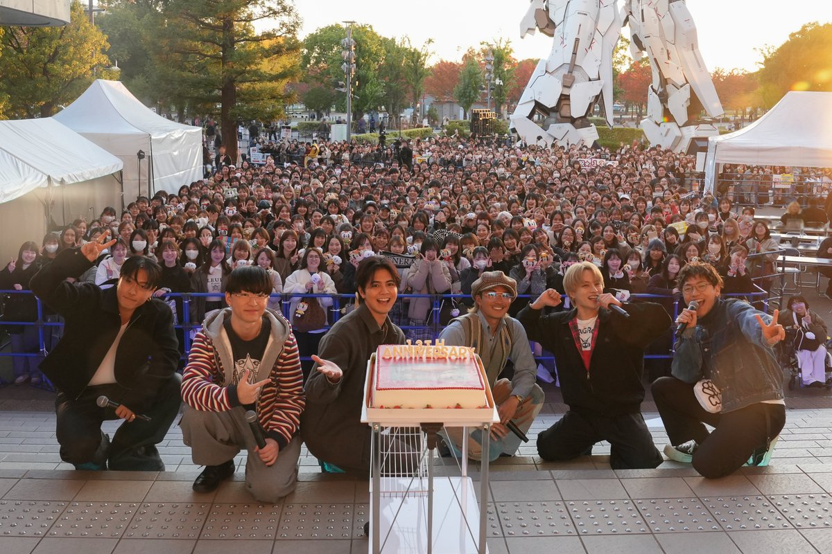 oricon's tweet photo. GENERATIONS、13周年記念生配信📡

白濱亜嵐、10年ぶり写真集は
「一生残るものに」 
次の10年後の刊行は「ない」
https://t.co/Q08BOaIqEM

佐野玲於、13年の速さ実感
「奇跡的に生きてます」 
小森隼は過去の自分を謝罪
https://t.co/Dha5F3gefj

#GENERATIONS 
#GENE_13thAnniversary https://t.co/qQHRCnW7xF