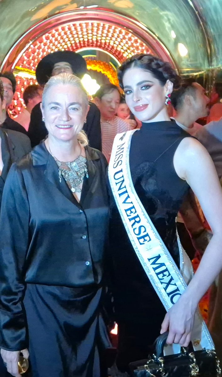 México 🇲🇽 está de fiesta!  Orgullo para <a href="/EmbaMexTai/">Embamex Tailandia</a> estar presente hoy en la celebración de #MissUniverso2025 en #BKK donde <a href="/fatimaboschfdz/">Fatima Bosch</a> se coronó como reina de la inteligencia, dignidad y belleza. Sabrá utilizar su plataforma para empoderar a más mujeres. Felicidades Fátima!