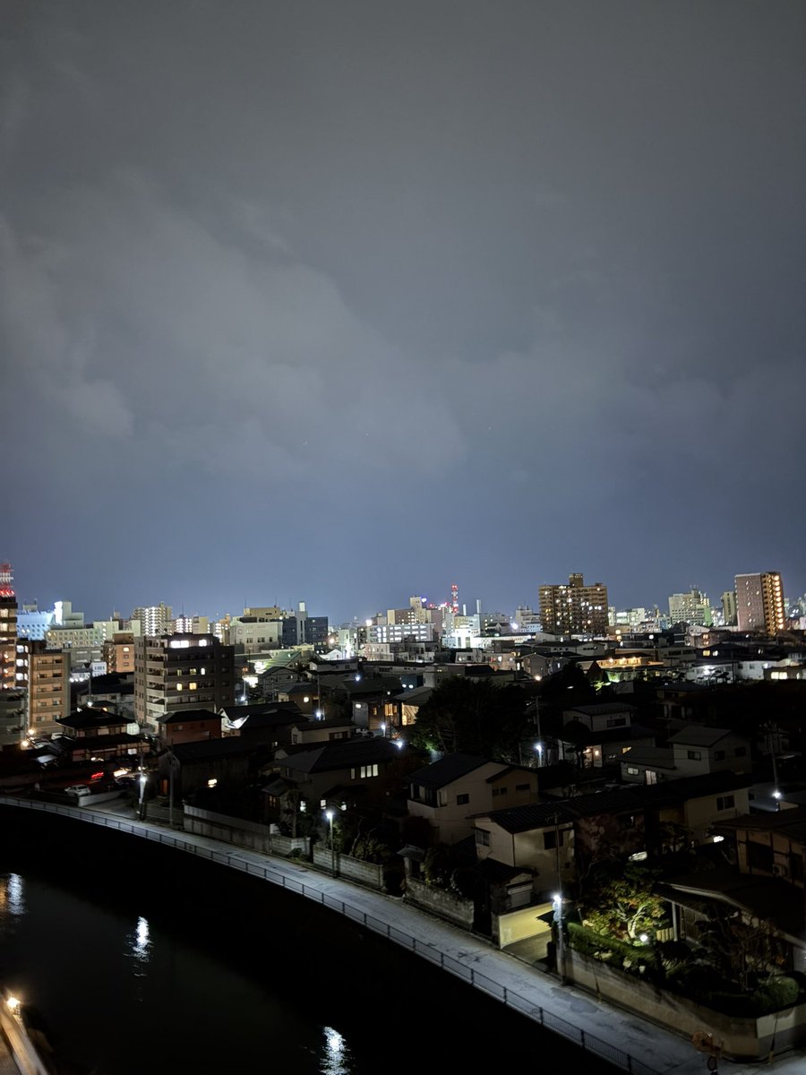 #イマソラ 🩵 ☁️くもり 只今の気温7.1℃ 寒い、おづがれさまだす、ただいまちゃん、なんか、近所で連日クマ目撃報道あってが、人が歩いでねがら不気味でおっかなすぎる…🥹
#秋田市 #エセ秋田弁 👹