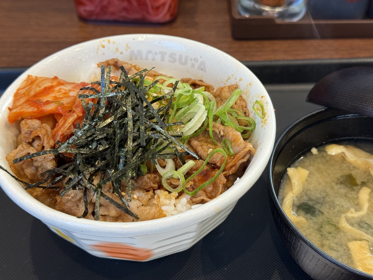 noopy_works's tweet photo. 松屋へGOして店内放送を心待ちににしていたら…50分頃のも7分頃のも掛からなかったぁ🥺

コラボメニューじゃなくて牛ビビン丼食べたから？（ごめんなさい）

いや帰れません配信での話聞いてて食べてみたくなっちゃったんや！

またチャレンジする🔥

ドスさん誕生日おめでとう！
#ドズル社
#松屋最高 https://t.co/K4G5MqctMS