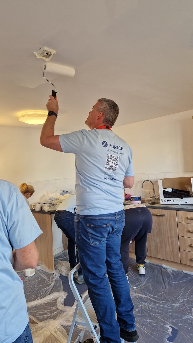 ZurichInsUK's tweet photo. Earlier this week, members of our UK Executive Committee had the privilege of spending the day with The YOU Trust in Swindon, a charity dedicated to supporting women and children affected by domestic abuse, helping them find safety and rebuild their futures. 🏠💙@ZCTrust https://t.co/Gvbp3kTjX9