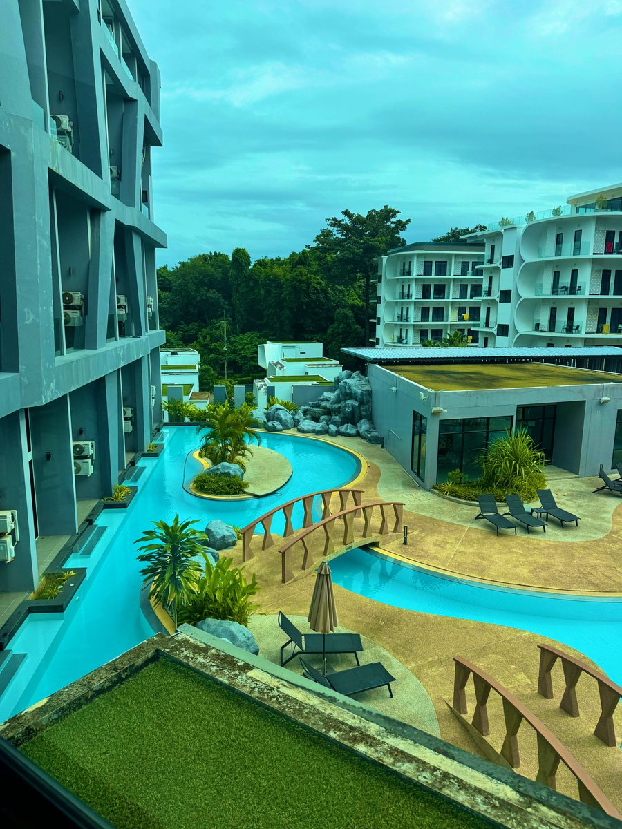 codngr0's tweet image. Rainy friday evening.