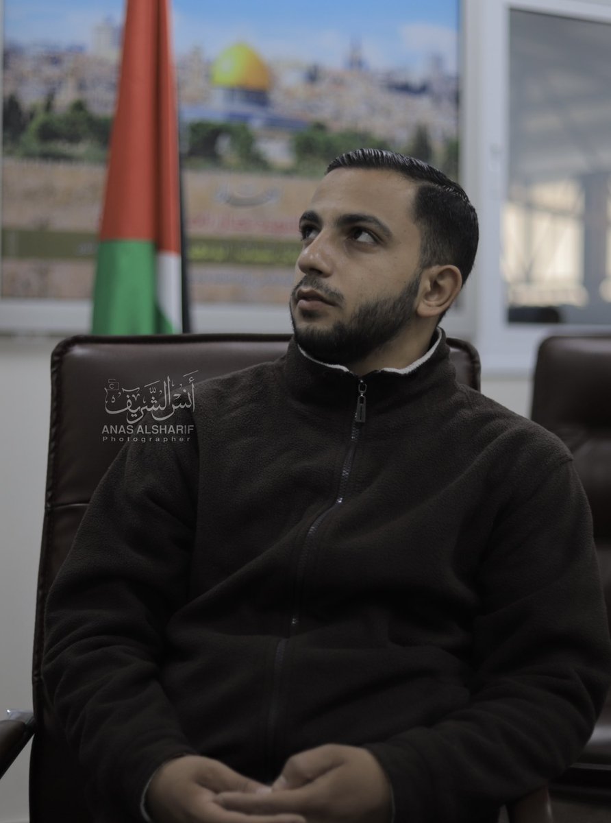 MusabAlShareef0's tweet image. في يوم الجمعة… نذكّركم بصوتٍ ما زال يتردّد في قلوبنا، صوت غزة، الشهيد الصحفي أنس الشريف الذي حمل الحقيقة بدمه قبل كلماته.

أوصيكم بفلسطين… درّةَ تاجِ المسلمين، ووجعَ هذا العالم الحرّ، ونبضَ كل قلبٍ يعرف معنى العدل والإنسانية.
أوصيكم بأهلها الصابرين، وبأطفالها الذين خذلهم العالم…