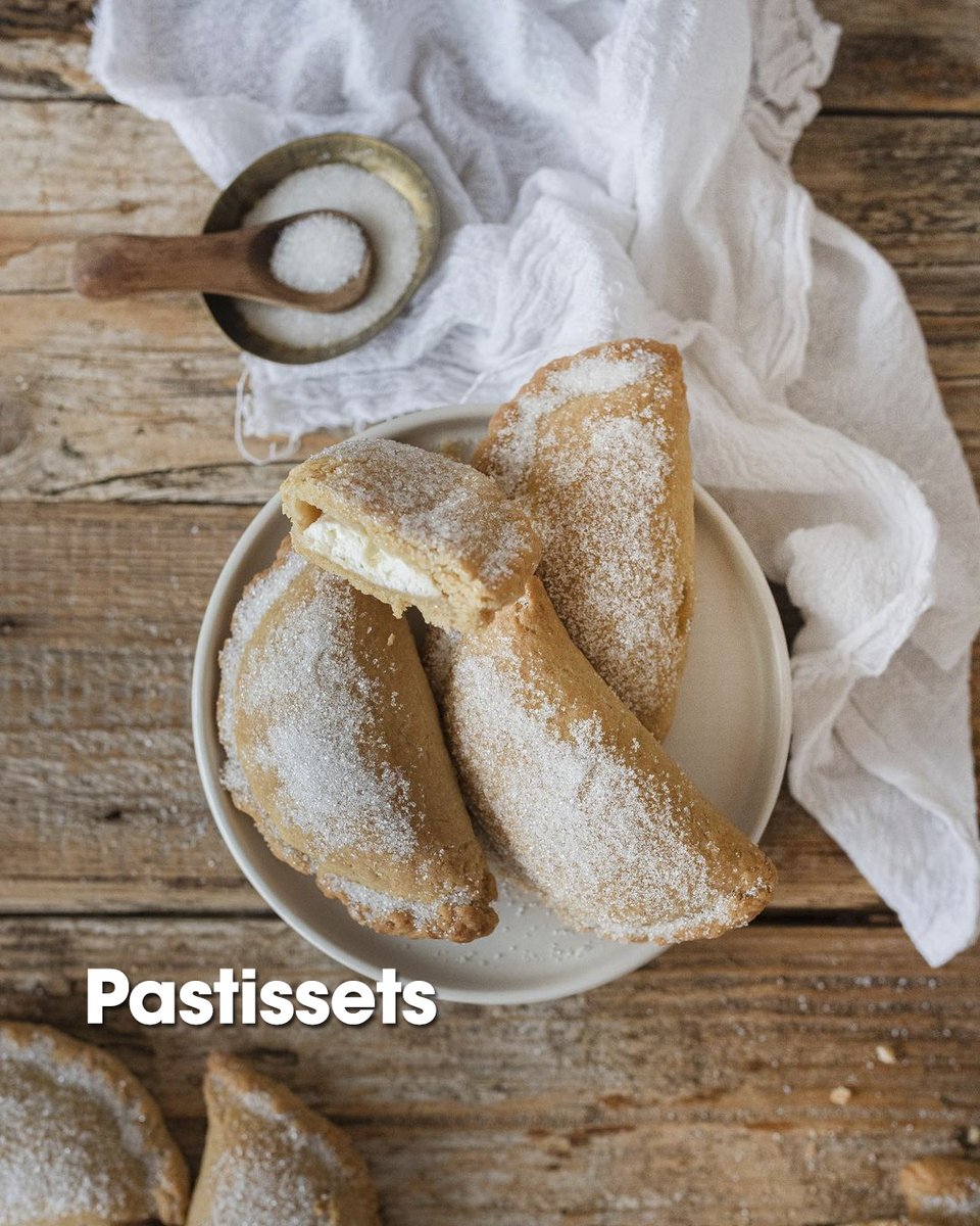 terresebretur's tweet photo. 😍 La diversitat de paisatges de les #TerresdelEbre, entre el riu Ebre, les muntanyes dels Ports i el Delta, fan que la gastronomia sigui d'allò més rica i variada. 

😋 Us proposem, 4⃣ plats o productes, que heu de tastar durant la vostra visita!

#gastronomia @SomGastronomia https://t.co/IyWuQjT7v2