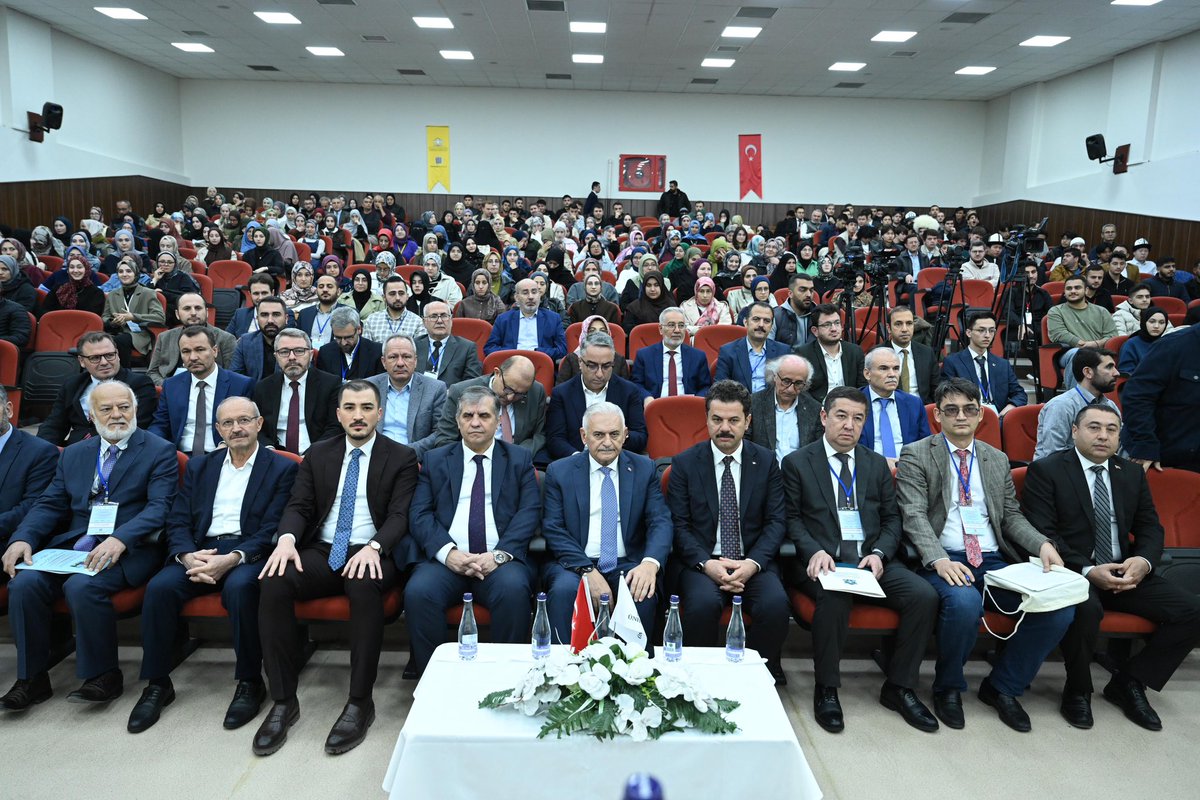 VII. Uluslararası Mâtürîdîlik Sempozyumu’nda “Türk Dünyası İdealleri ve İmkânlar” başlıklı açılış konuşmamızda; Türk dünyasının birlik, istikrar ve ilim temelli geleceği üzerine değerlendirmelerde bulunduk.

Mâtürîdî'nin ilim ve hikmet dolu mirası bizi ortak bir geleceğe