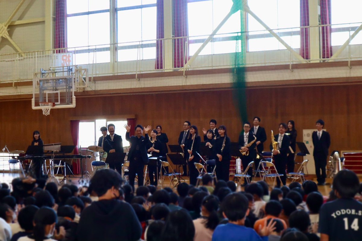 今日も文化庁学校巡回公演でブリッツフィルと共に米子市の小学校にお邪魔いたしました。交流に積極的な子どもたちに囲まれて楽しい時間を作ることができました。
皆さん、またお会いしましょう！